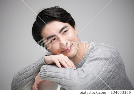 Close-up of thinking man looking up with grey bag 134033369