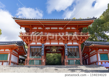 京都府京城八坂神社西塔門，秋末景色 134034020