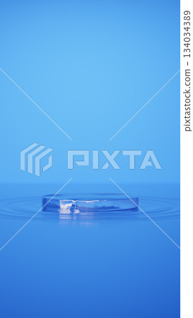 水面上漂浮著冰基座。藍色背景。泛起漣漪。 3D(垂直螢幕) 水面上漂浮著冰基座。藍色背景。泛起漣漪。 3D(垂直螢幕) 134034389