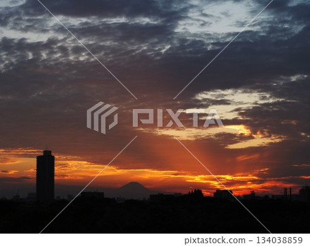 Clouds and silhouette of Mount Fuji illuminated by the setting sun 134038859