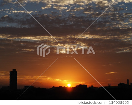 Clouds and silhouette of Mount Fuji illuminated by the setting sun 134038905