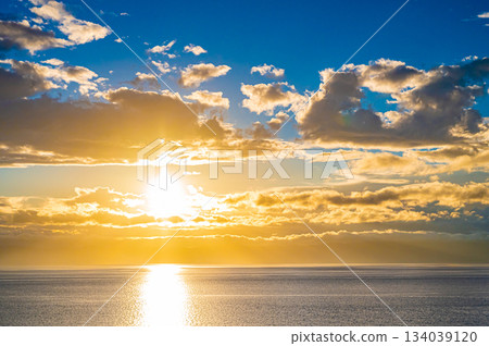 鹿兒島清晨的大海和柔和的景色 鹿兒島清晨的大海和柔和的景色 134039120