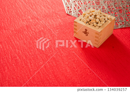 節分豆盛於枡中，寓意吉祥。 134039257