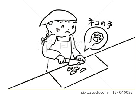Girl using a knife for cooking / monochrome 134040052