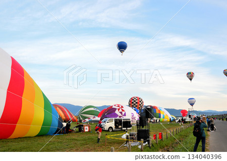 Hot air balloon · balloon Hot air balloon · balloon 134040396