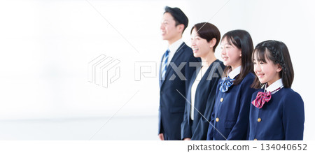 家庭、父母與孩子、入學典禮、畢業典禮、小學生、國中生 家庭、父母與孩子、入學典禮、畢業典禮、小學生、國中生 134040652