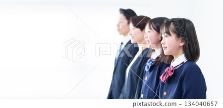 家庭、父母與孩子、入學典禮、畢業典禮、小學生、國中生 134040657