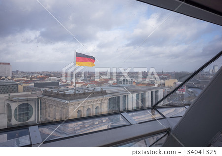 [Germany] The German flag is hoisted on the historic building on the roof of the Reichstag in Berlin, the capital of Germany 134041325