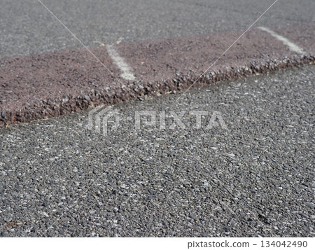 瀝青路面、車輛階梯、留白、混凝土路面、小階梯都是問題 134042490