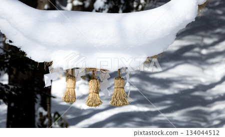 北海道雪景鄉村神社風光 134044512