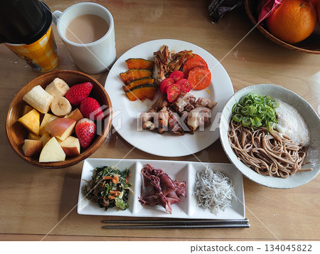 A Japanese-style set meal (Yamakake and Tororo soba set) featuring bite-sized grilled chicken and an assortment of grilled vegetables. A Japanese-style set meal (Yamakake and Tororo soba set) featuring bite-sized grilled chicken and an assortment of grilled vegetables. 134045822