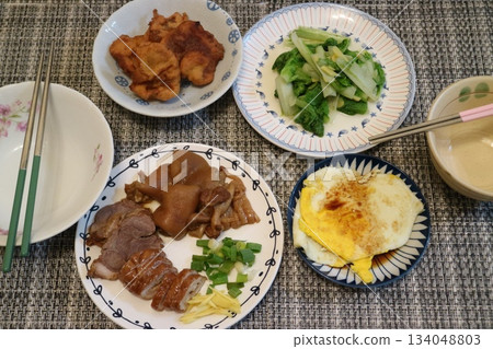 俯瞰亞洲菜餚 134048803