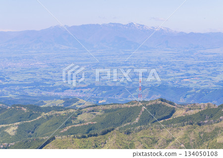 View from the summit of Mount Yamizo in Ibaraki (towards Mount Osabi) 134050108