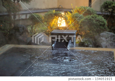 Hakone Yumoto Onsen An open-air bath that flows directly from the source, Hakone Yumoto, Kanagawa Prefecture 134051915