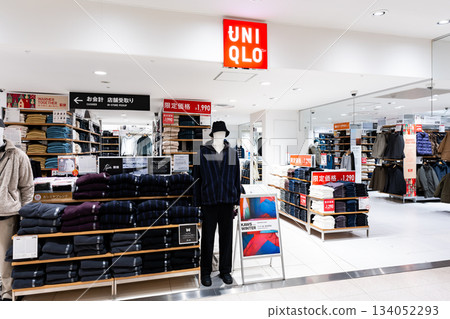在東京立川市曙町的優衣庫 Lumine 立川店購物 在東京立川市曙町的優衣庫 Lumine 立川店購物 134052293