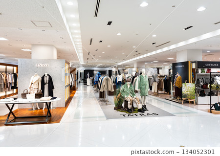 東京都立川市曙町伊勢丹立川店 3 樓女裝區 134052301