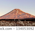 Mount Fuji in winter, dyed in the morning sun 134053092