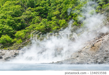 地面噴發的噴射孔（圖） 134053598