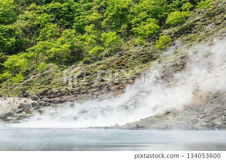 地面噴發的噴射孔（圖） 134053600