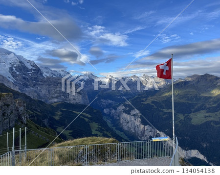 Spectacular views of the Lauterbrunnen Valley from the Männlichen viewing platform 134054138