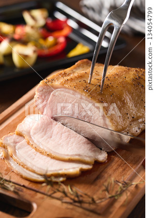 切片烤豬肉 134054799