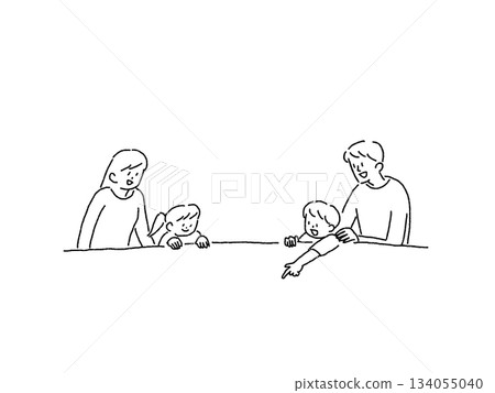 微笑的一家人身體前傾（男孩指著前方），線條畫 134055040