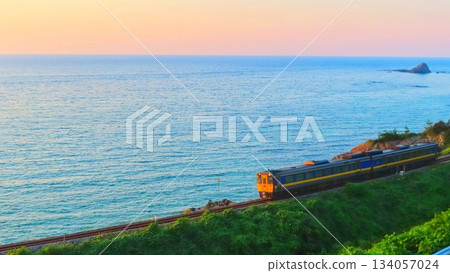 [Shimane Prefecture] Trains running along the coastline 134057024