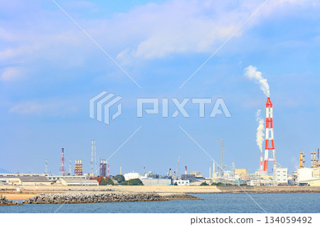 A view of a petrochemical complex with many factory facilities in Yokkaichi City, Mie Prefecture A view of a petrochemical complex with many factory facilities in Yokkaichi City, Mie Prefecture 134059492