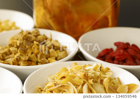 Ginseng medicinal liquor and medicinal food ingredients 134059546