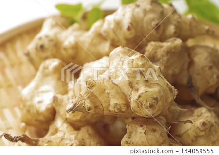 Jerusalem artichoke: a superfood that is great for your health and beauty 134059555