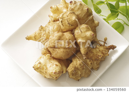 菊芋:一種對健康和美容都非常有益的超級食物 菊芋:一種對健康和美容都非常有益的超級食物 134059560