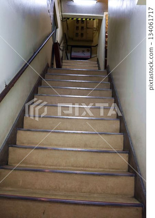 仙台市中心的一棟多功能建築 134061717