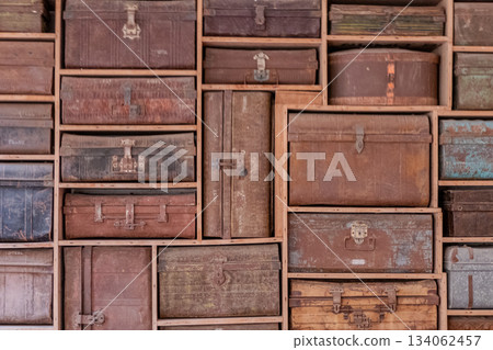 India, old suitcases used as decoration in a haveli in Mandawa. 134062457