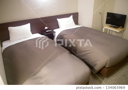 A simple bedroom in a hot spring hotel that I was able to book cheaply A simple bedroom in a hot spring hotel that I was able to book cheaply 134063969