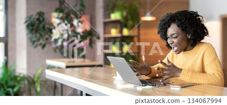 Something went wrong. Angry black businesswoman screaming at laptop screen, working at cafe, copy space Something went wrong. Angry black businesswoman screaming at laptop screen, working at cafe, copy space 134067994