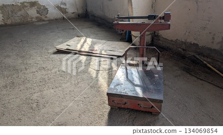An Old Mechanical Scale Found in a Deserted Space, Timeless in Its Vintage Design and Style An Old Mechanical Scale Found in a Deserted Space, Timeless in Its Vintage Design and Style 134069854
