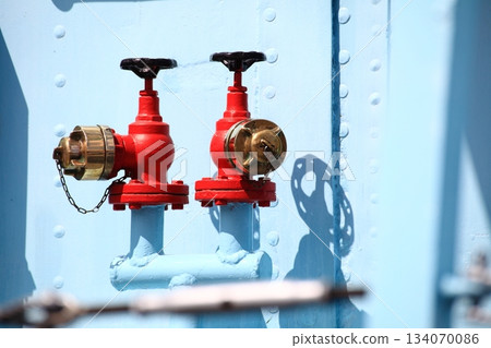 red industrial faucet wheel 134070086