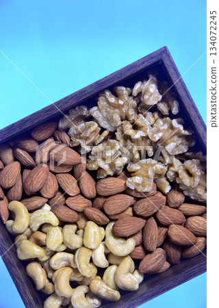 Roasted mixed nuts: almonds, cashews, walnuts Roasted mixed nuts: almonds, cashews, walnuts 134072245