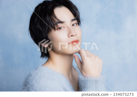 Young men's portrait 134073273