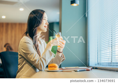 咖啡廳女裝 134073691