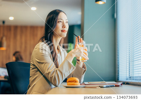 咖啡廳女裝 134073693