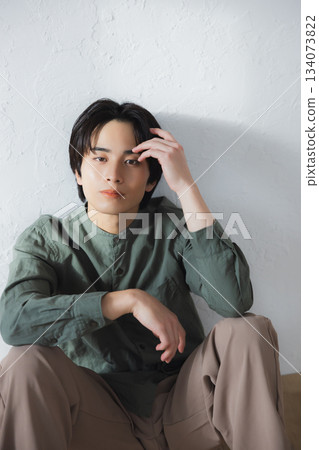 Men sitting on the floor Men sitting on the floor 134073822