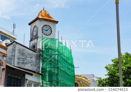 為了維修安裝時鐘的建築物,搭建了鷹架。 為了維修安裝時鐘的建築物,搭建了鷹架。 134074015