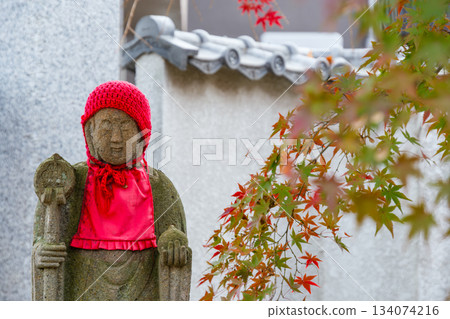 地藏菩薩和紅葉 地藏菩薩和紅葉 134074216