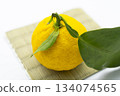 Yuzu served in a colander 134074565