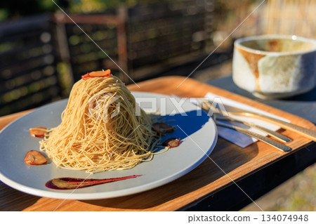 岐阜縣八百津：新鮮的蒙布朗蛋糕，配上如金絲般細膩的栗子餡。 134074948