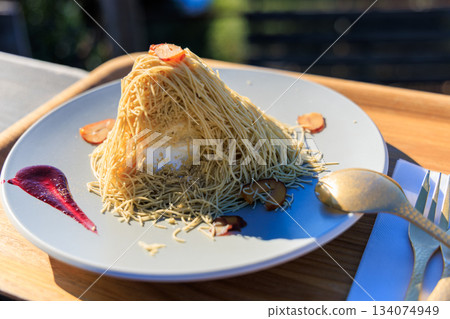 岐阜縣八百津：新鮮的蒙布朗蛋糕，配上如金絲般細膩的栗子餡。 134074949