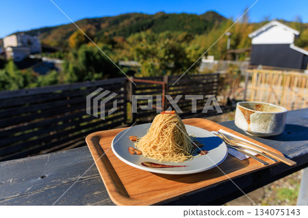 Yaotsu, Gifu Prefecture: Fresh Mont Blanc cake with delicate chestnut paste like golden threads Yaotsu, Gifu Prefecture: Fresh Mont Blanc cake with delicate chestnut paste like golden threads 134075143
