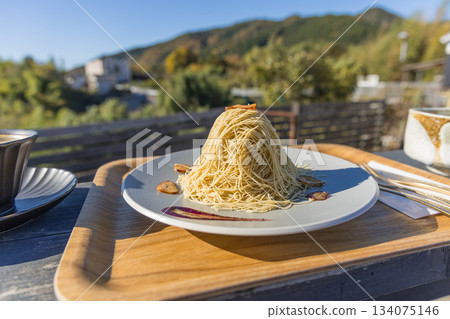 岐阜縣八百津:新鮮的蒙布朗蛋糕,配上如金絲般細膩的栗子餡。 岐阜縣八百津:新鮮的蒙布朗蛋糕,配上如金絲般細膩的栗子餡。 134075146