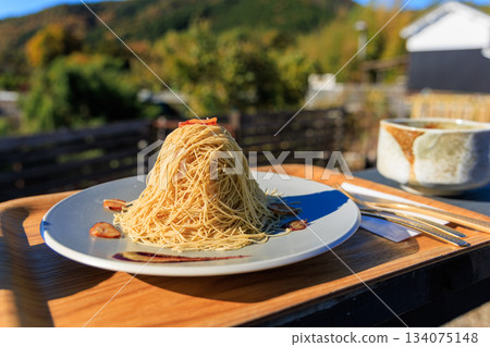 岐阜縣八百津:新鮮的蒙布朗蛋糕,配上如金絲般細膩的栗子餡。 岐阜縣八百津:新鮮的蒙布朗蛋糕,配上如金絲般細膩的栗子餡。 134075148